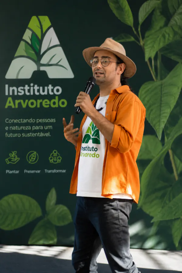 Ação de plantio promovida pelo Instituto Arvoredo